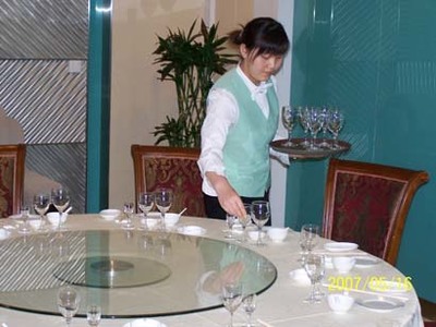 餐飲服務(wù)專(zhuān)業(yè)素養(yǎng)提升 餐飲部員工擺臺(tái)培訓(xùn)詳解